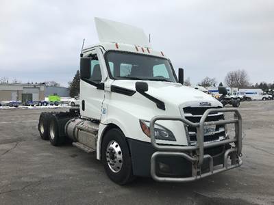 Freightliner Cascadia 126 Day Cab Truck - 435HP, 10 Speed Manual