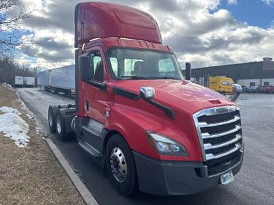 Freightliner Cascadia 126 Day Cab Truck - 400HP, 12 Speed Automatic