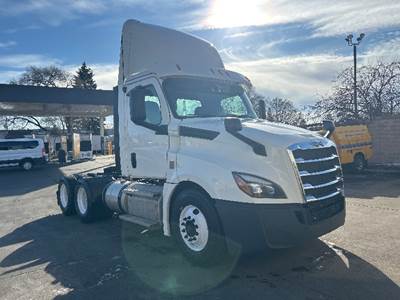 Freightliner Cascadia 126 Day Cab Truck - 455HP, 12 Speed Automatic