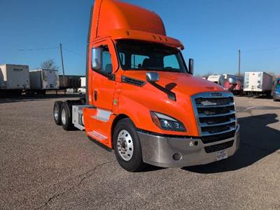 Freightliner Cascadia 126 Day Cab Truck - 505HP, 12 Speed Automatic