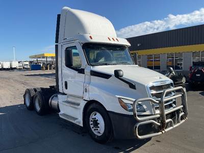Freightliner Cascadia 126 Day Cab Truck - 455HP, 12 Speed Automatic