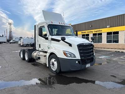 Freightliner Cascadia 126 Day Cab Truck - 435HP, 12 Speed Automatic