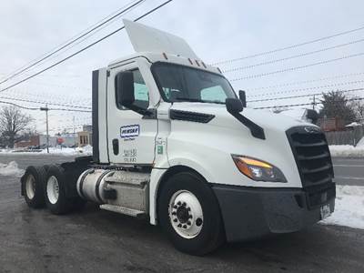 Freightliner Cascadia 126 Day Cab Truck - 455HP, 12 Speed Automatic