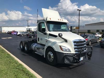 Freightliner Cascadia 126 Day Cab Truck - 435HP, 12 Speed Automatic