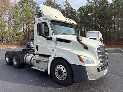 Freightliner Cascadia 126 Day Cab Truck - 435HP, 12 Speed Automatic