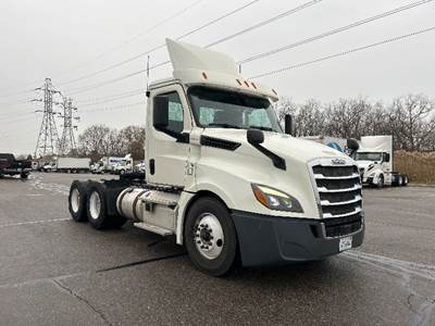 Freightliner Cascadia 126 Day Cab Truck - 435HP, 12 Speed Automatic