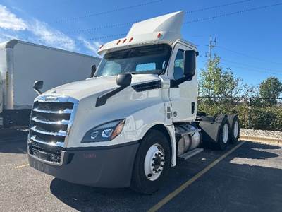 Freightliner Cascadia 126 Day Cab Truck - 435HP, 12 Speed Automatic