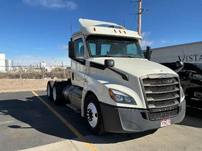 Freightliner Cascadia 126 Day Cab Truck - 475HP, 10 Speed Manual