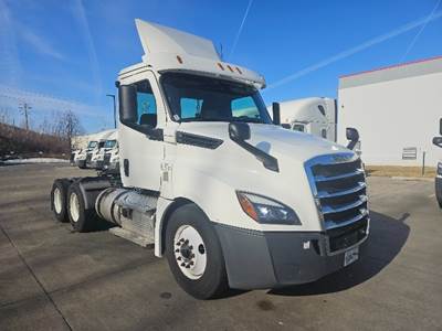 Freightliner Cascadia 126 Day Cab Truck - 435HP, 12 Speed Automatic