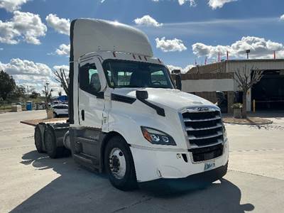 Freightliner Cascadia 126 Day Cab Truck - 435HP, 12 Speed Automatic