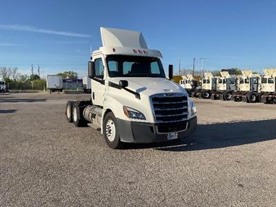 Freightliner Cascadia 126 Day Cab Truck - 435HP, 12 Speed Automatic