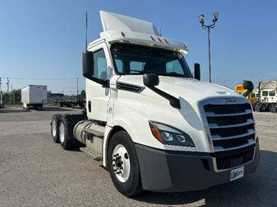 Freightliner Cascadia 126 Day Cab Truck - 435HP, 12 Speed Automatic