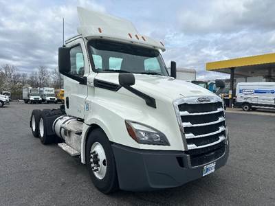 Freightliner Cascadia 126 Day Cab Truck - 435HP, 12 Speed Automatic