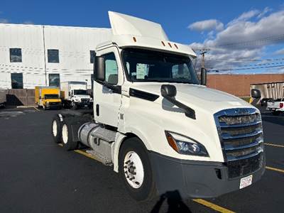Freightliner Cascadia 126 Day Cab Truck - 435HP, 12 Speed Automatic