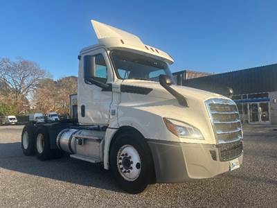 Freightliner T12664ST Day Cab Truck - 435HP, 12 Speed Automatic