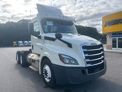 Freightliner Cascadia 126 Day Cab Truck - 435HP, 12 Speed Automatic