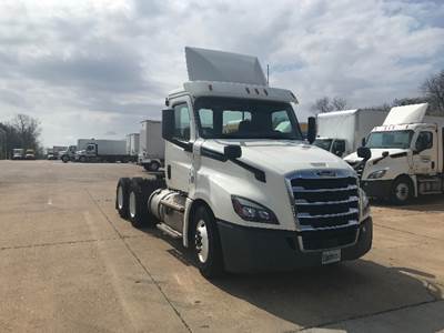 Freightliner T12664ST Day Cab Truck - 435HP, 12 Speed Automatic