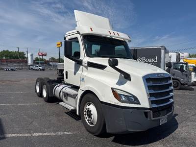 Freightliner Cascadia 126 Day Cab Truck - 435HP, 12 Speed Automatic
