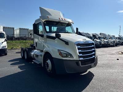 Freightliner Cascadia 126 Day Cab Truck - 435HP, 12 Speed Automatic