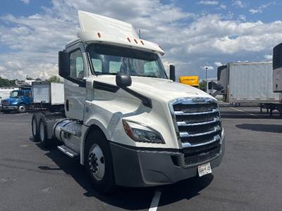 Freightliner Cascadia 126 Day Cab Truck - 435HP, 12 Speed Automatic