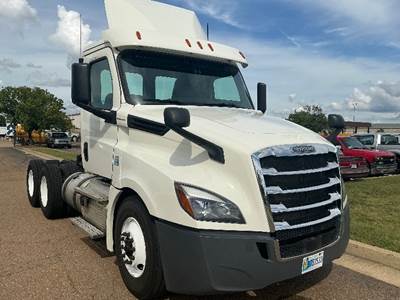 Freightliner Cascadia 126 Day Cab Truck - 435HP, 12 Speed Automatic