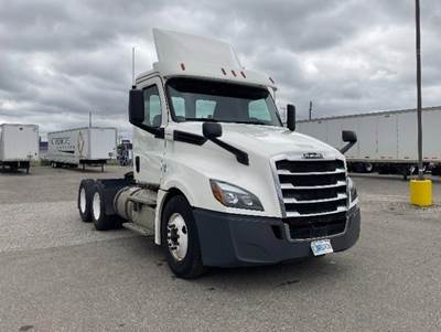 Freightliner Cascadia 126 Day Cab Truck - 435HP, 12 Speed Automatic