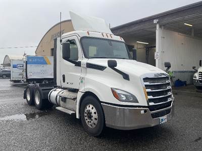 Freightliner Cascadia 126 Day Cab Truck - 450HP, 12 Speed Automatic