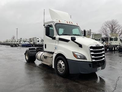 Freightliner Cascadia 126 Single Axle Day Cab Truck - 410HP, 12 Speed Automatic