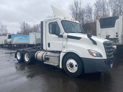 Freightliner Cascadia 126 Day Cab Truck - 435HP, 12 Speed Automatic