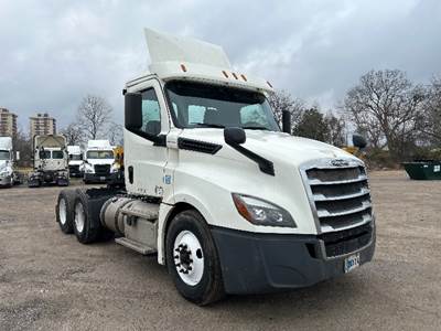 Freightliner Cascadia 126 Day Cab Truck - 435HP, 12 Speed Automatic