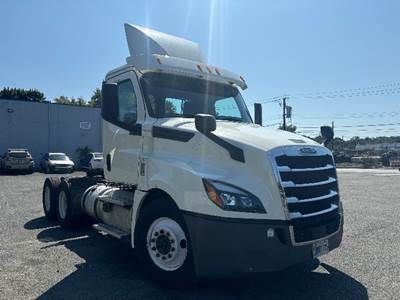 Freightliner Cascadia 126 Day Cab Truck - 435HP, 12 Speed Automatic