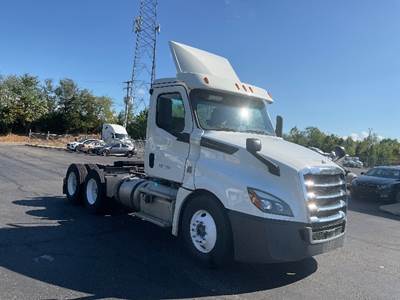 Freightliner Cascadia 126 Day Cab Truck - 435HP, 12 Speed Automatic