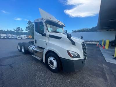 Freightliner Cascadia 126 Day Cab Truck - 435HP, 12 Speed Automatic