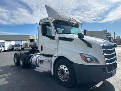 Freightliner Cascadia 126 Day Cab Truck - 455HP, 12 Speed Automatic