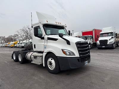 Freightliner Cascadia 126 Day Cab Truck - Cummins 400HP, 13 Speed Automatic