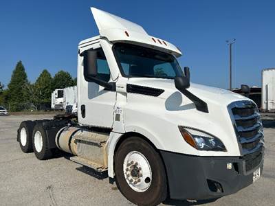 Freightliner Cascadia 126 Day Cab Truck - 435HP, 12 Speed Automatic