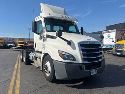 Freightliner Cascadia 126 Day Cab Truck - 435HP, 12 Speed Automatic