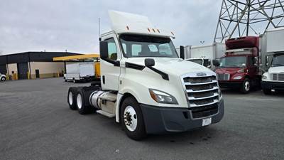 Freightliner Cascadia 126 Day Cab Truck - 435HP, 12 Speed Automatic
