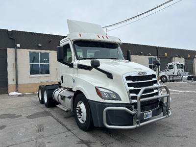 Freightliner Cascadia 126 Day Cab Truck - 435HP, 12 Speed Automatic