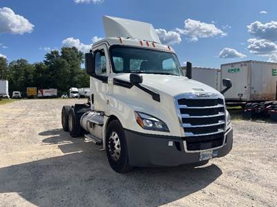Freightliner Cascadia 126 Day Cab Truck - 450HP, 12 Speed Automatic