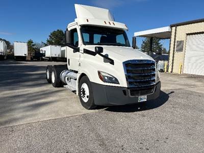 Freightliner Cascadia 126 Day Cab Truck - 435HP, 12 Speed Automatic