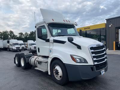 Freightliner Cascadia 126 Day Cab Truck - 435HP, 12 Speed Automatic