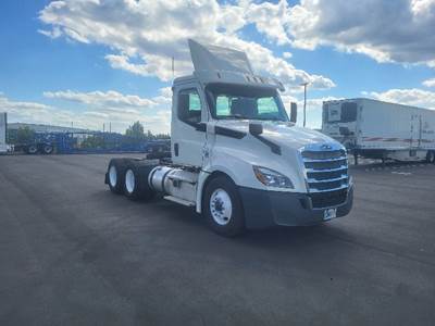 Freightliner Cascadia 126 Day Cab Truck - 435HP, 12 Speed Automatic