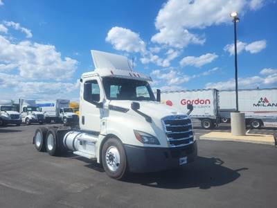 Freightliner Cascadia 126 Day Cab Truck - 435HP, 12 Speed Automatic