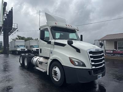 Freightliner Cascadia 126 Day Cab Truck - 435HP, 12 Speed Automatic