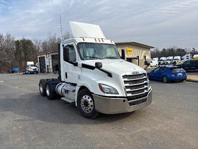 Freightliner Cascadia 126 Day Cab Truck - 450HP, 12 Speed Automatic