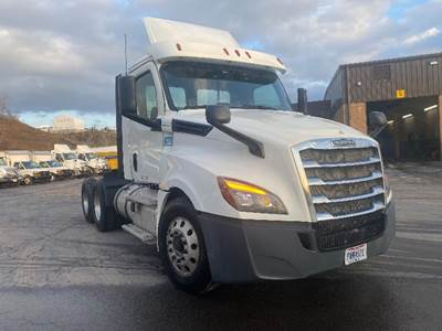 Freightliner Cascadia 126 Day Cab Truck - 435HP, 12 Speed Automatic