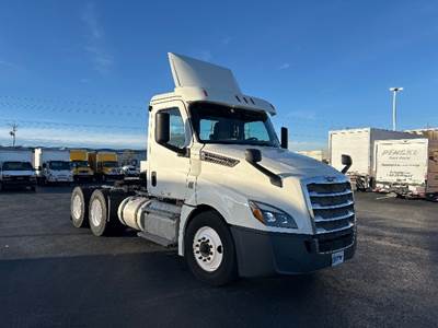 Freightliner Cascadia 126 Day Cab Truck - 435HP, 12 Speed Automatic