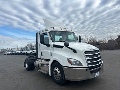 Freightliner Cascadia 126 Single Axle Day Cab Truck - 435HP, 12 Speed Automatic