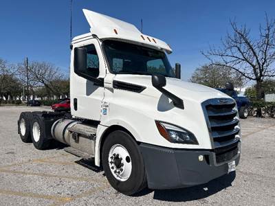 Freightliner Cascadia 126 Day Cab Truck - 435HP, 12 Speed Automatic